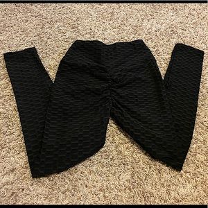 The Amazon scrunch booty loggings black size M/8